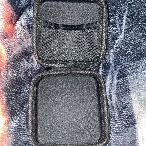 Earbuds Case - Picture 3 of 7